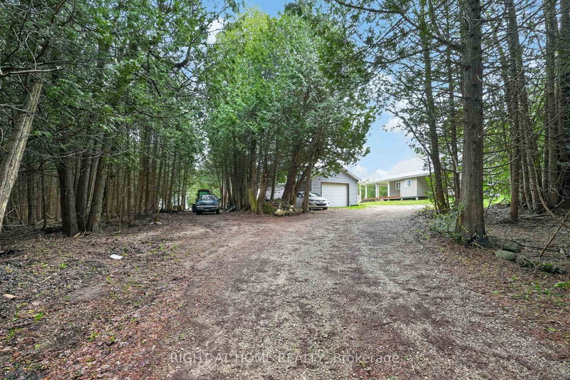 636671 Euphrasia-Holland Townline photo 4