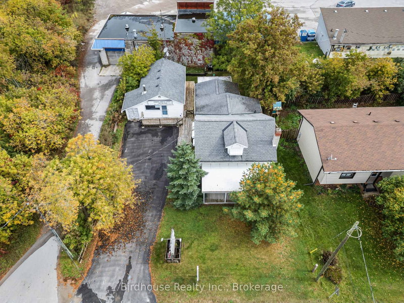 147 East St N photo 4