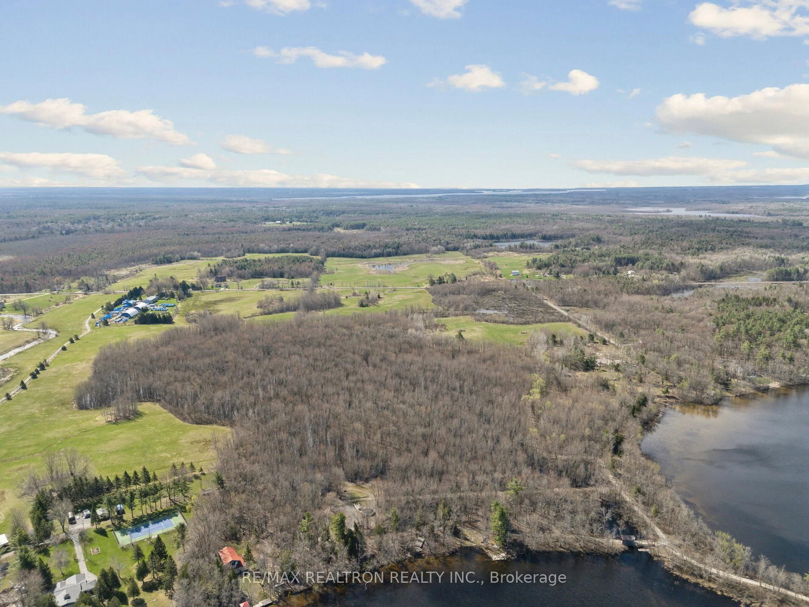 1084A WENONA LODGE Road photo 6