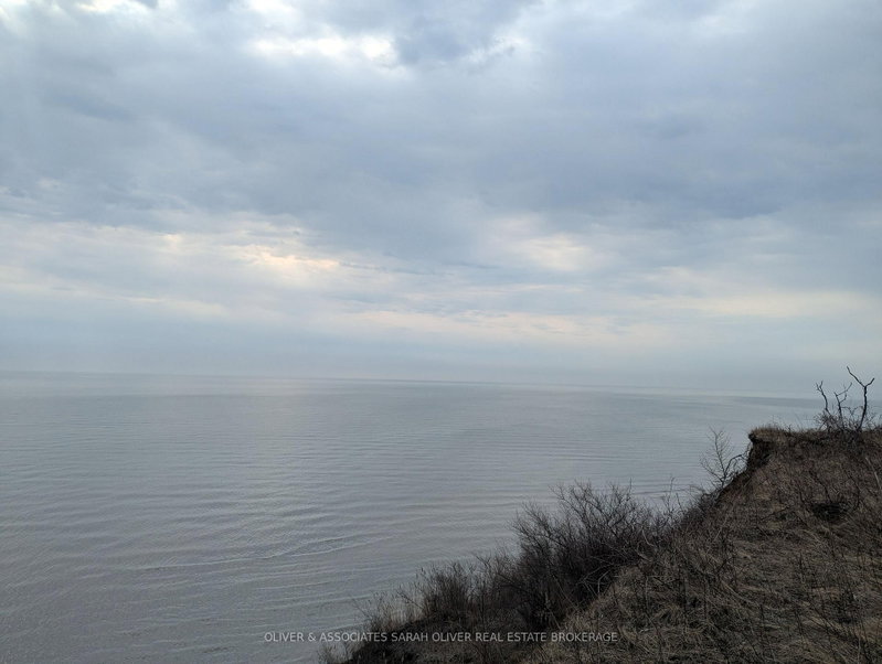 Between 25097 & Gray Line photo 4