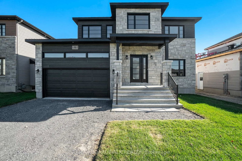 619 Geneva Crescent, Russell