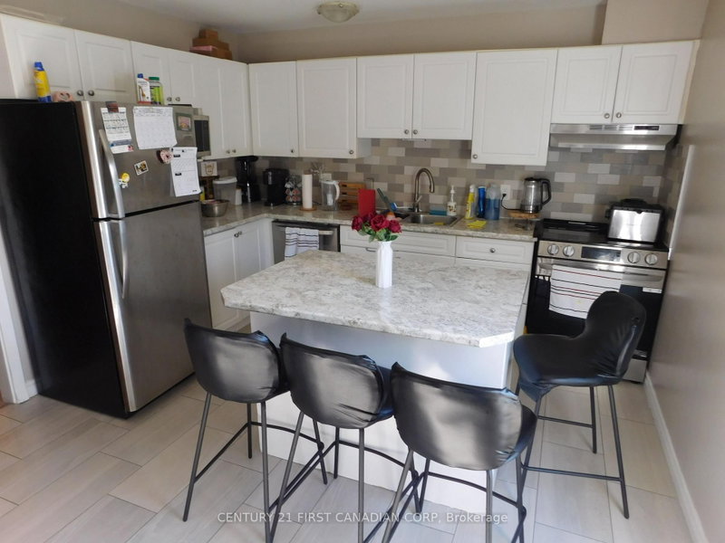 70 Fiddlers Green Rd photo 5