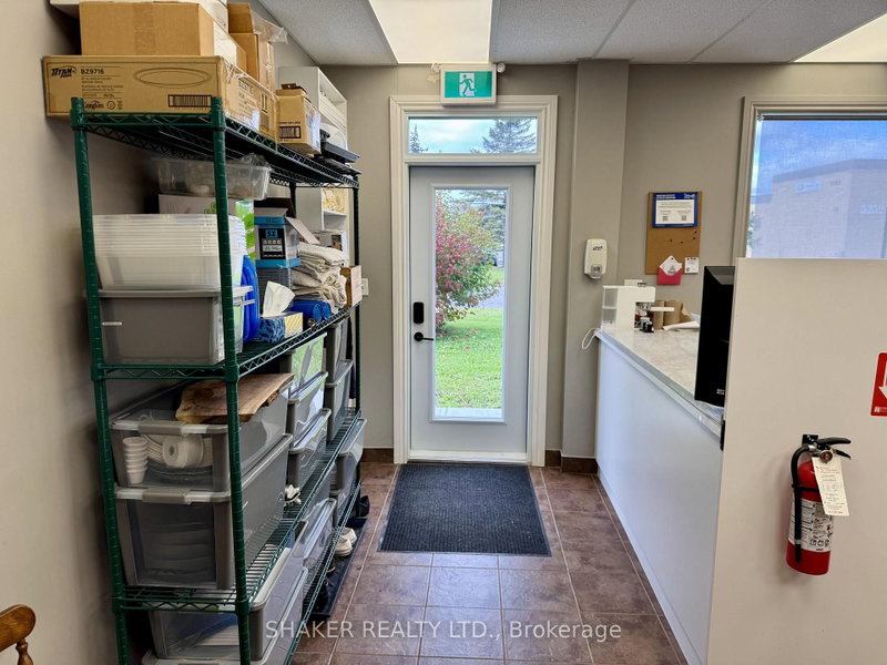 5360 Canotek Rd photo 4