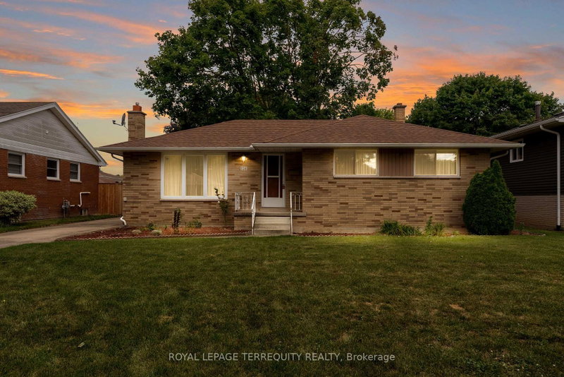 126 Partridge Cres photo 5