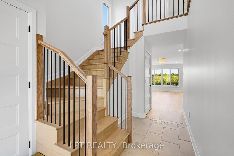 72 Chateauguay St photo 4