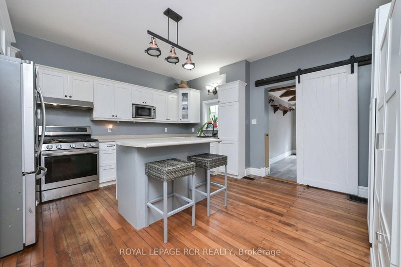 103 AMARANTH ST E photo 4