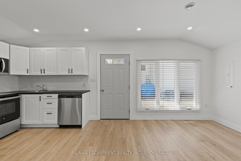 362 Gatfield Ave photo 2
