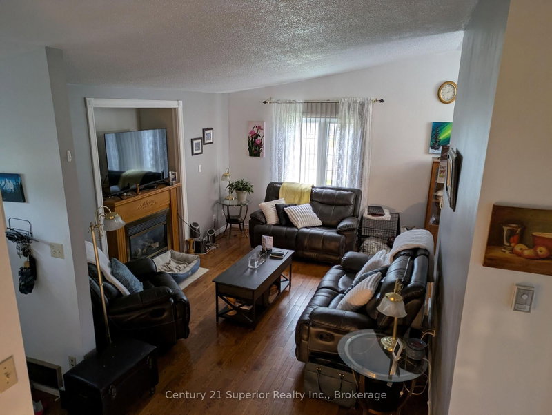 34 Hemlo Dr E photo 5