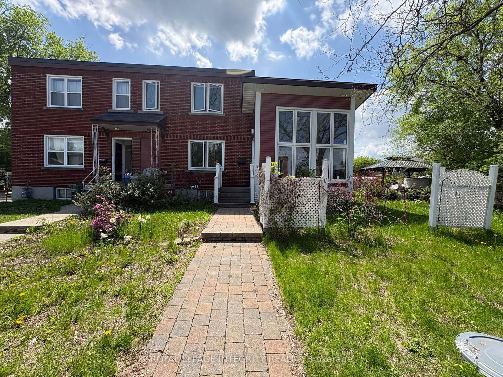 1222 Dorchester, Ottawa, Ontario K1Z 8E4
