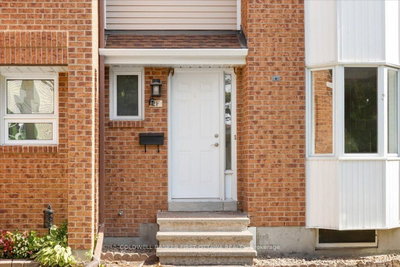 2F CASTLEBROOK Lane • Ottawa, ON photo 3