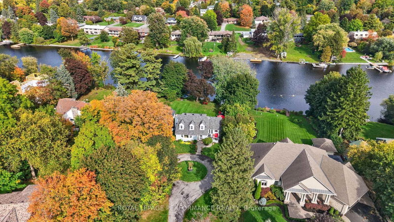 5587 Manotick Main St photo 2
