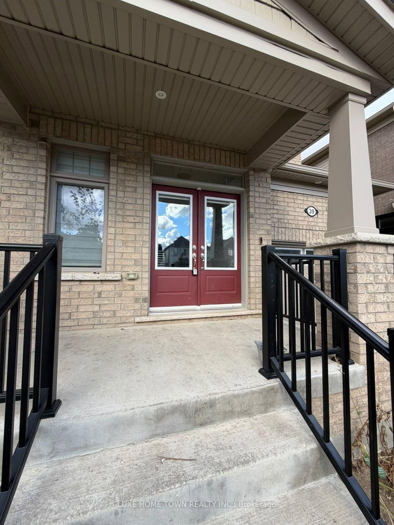 39 Harpin Way W photo 2