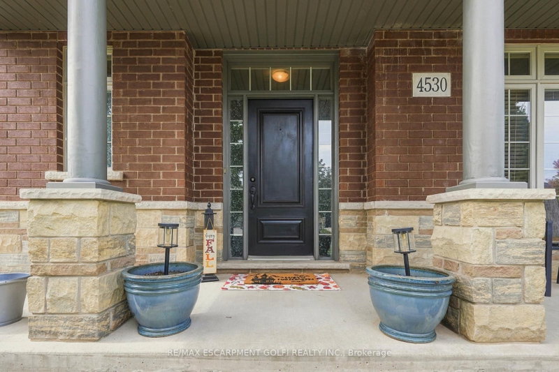 4530 Frances Cres photo 4
