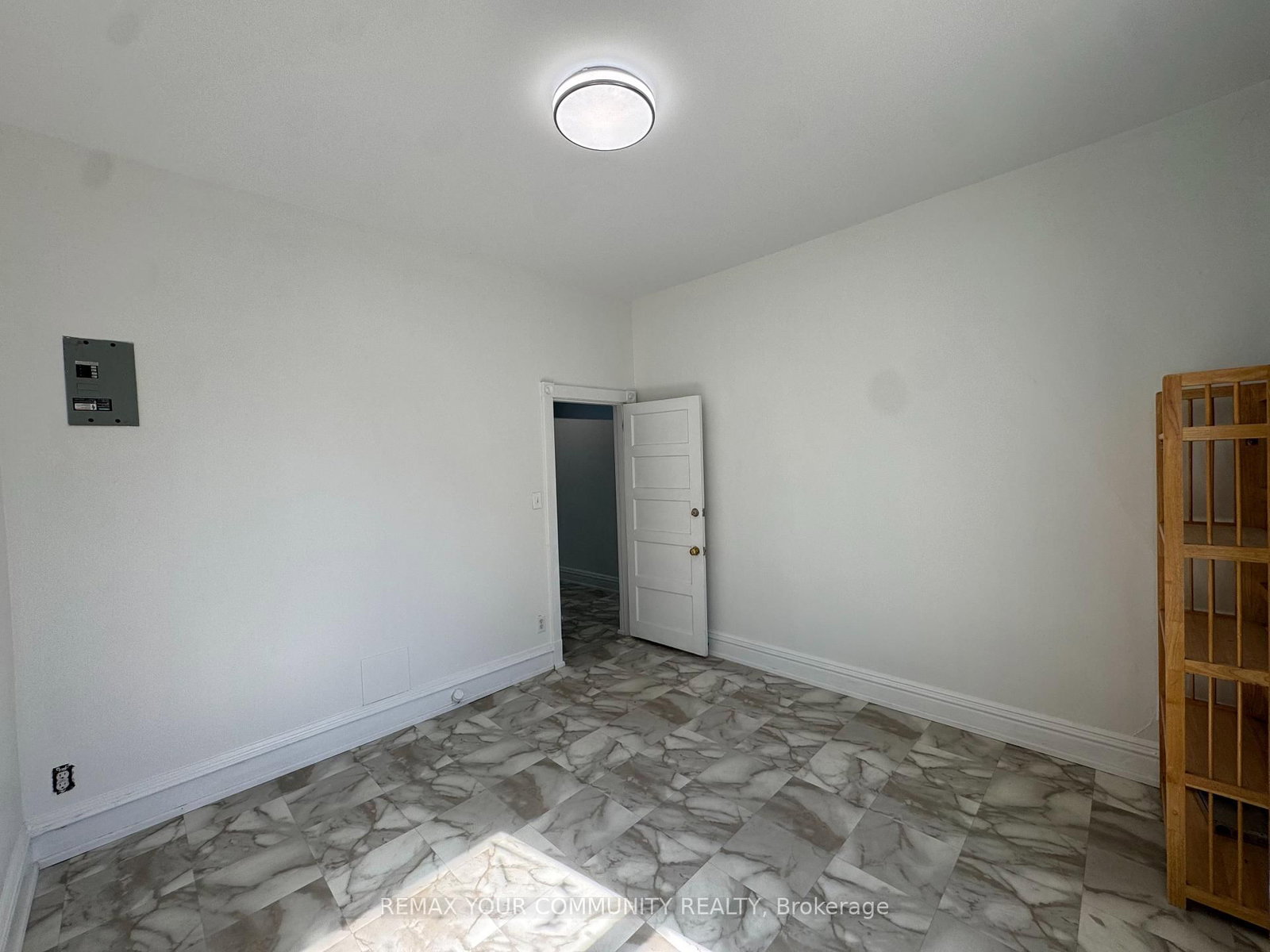 3 - 358 Main Street W, Hamilton 4