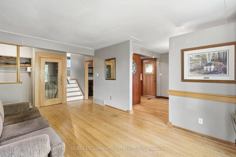 106 Victor Blvd photo 5