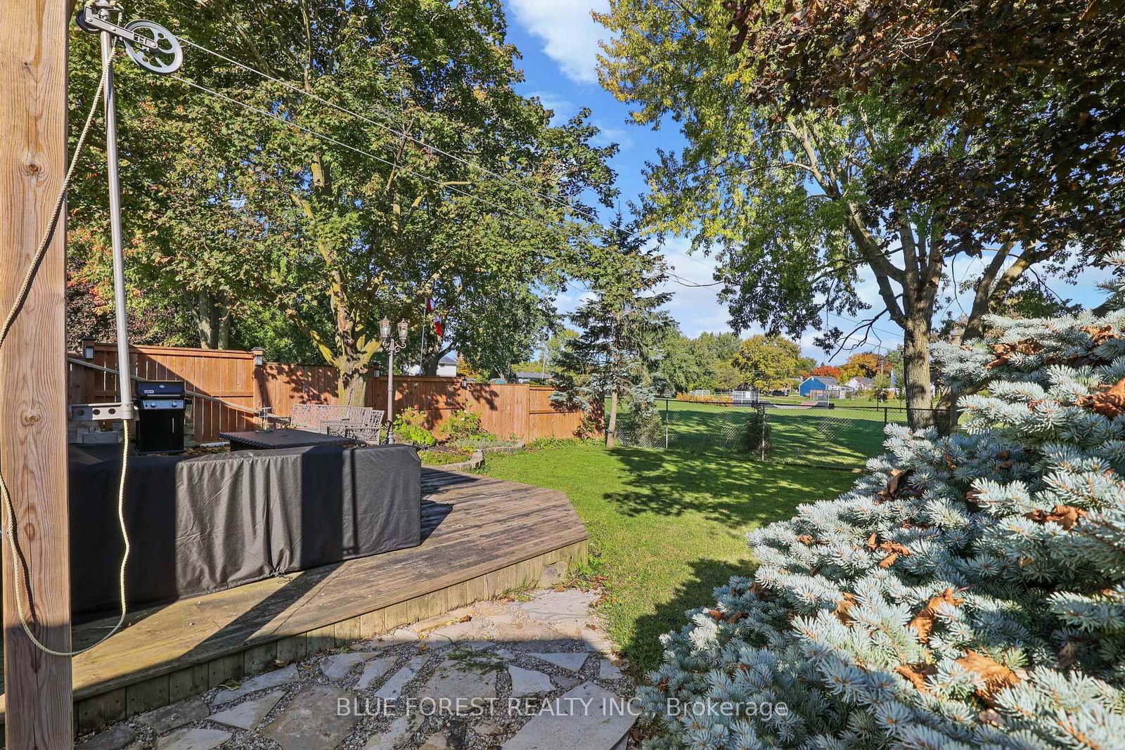 106 Harold Ct Court • Lucan Biddulph, ON photo 37