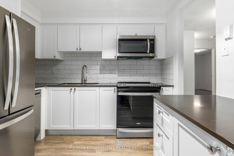 0033 - 565 Belmont Avenue W