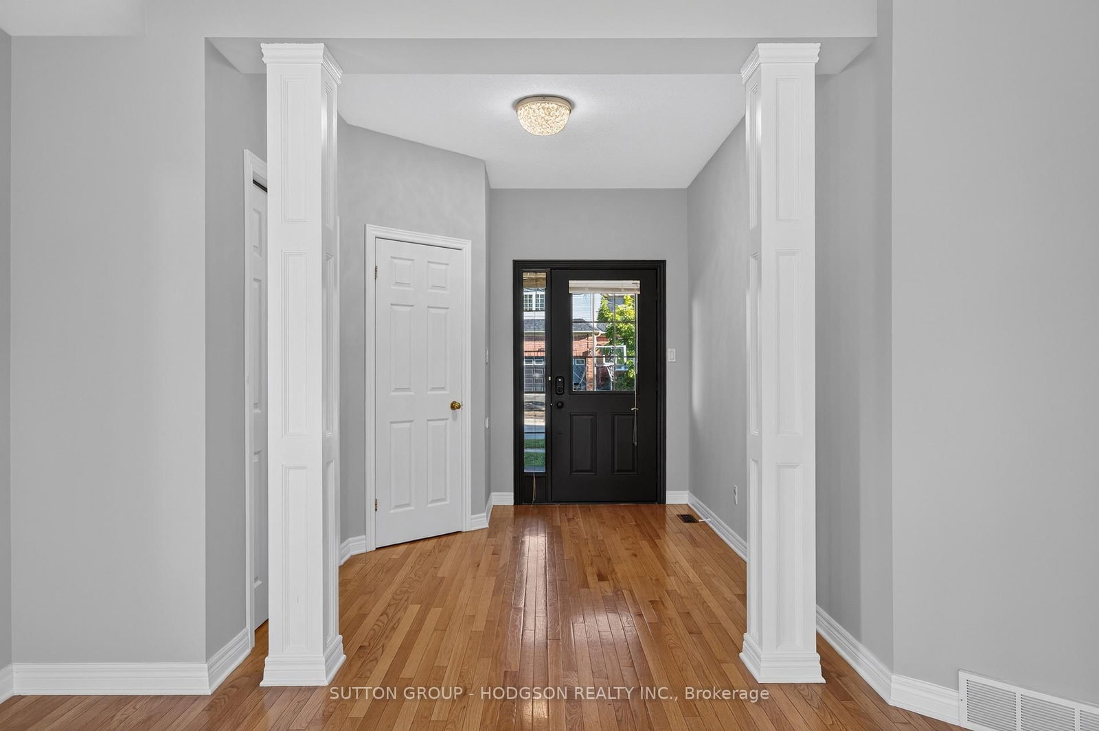 737 North Leaksdale Circle • London South, ON photo 6