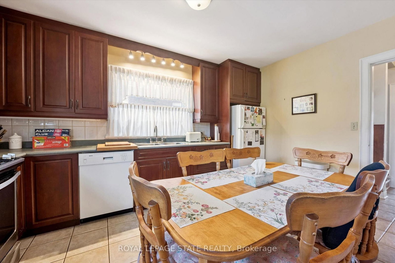 1873 Main Street E • Hamilton, ON photo 18