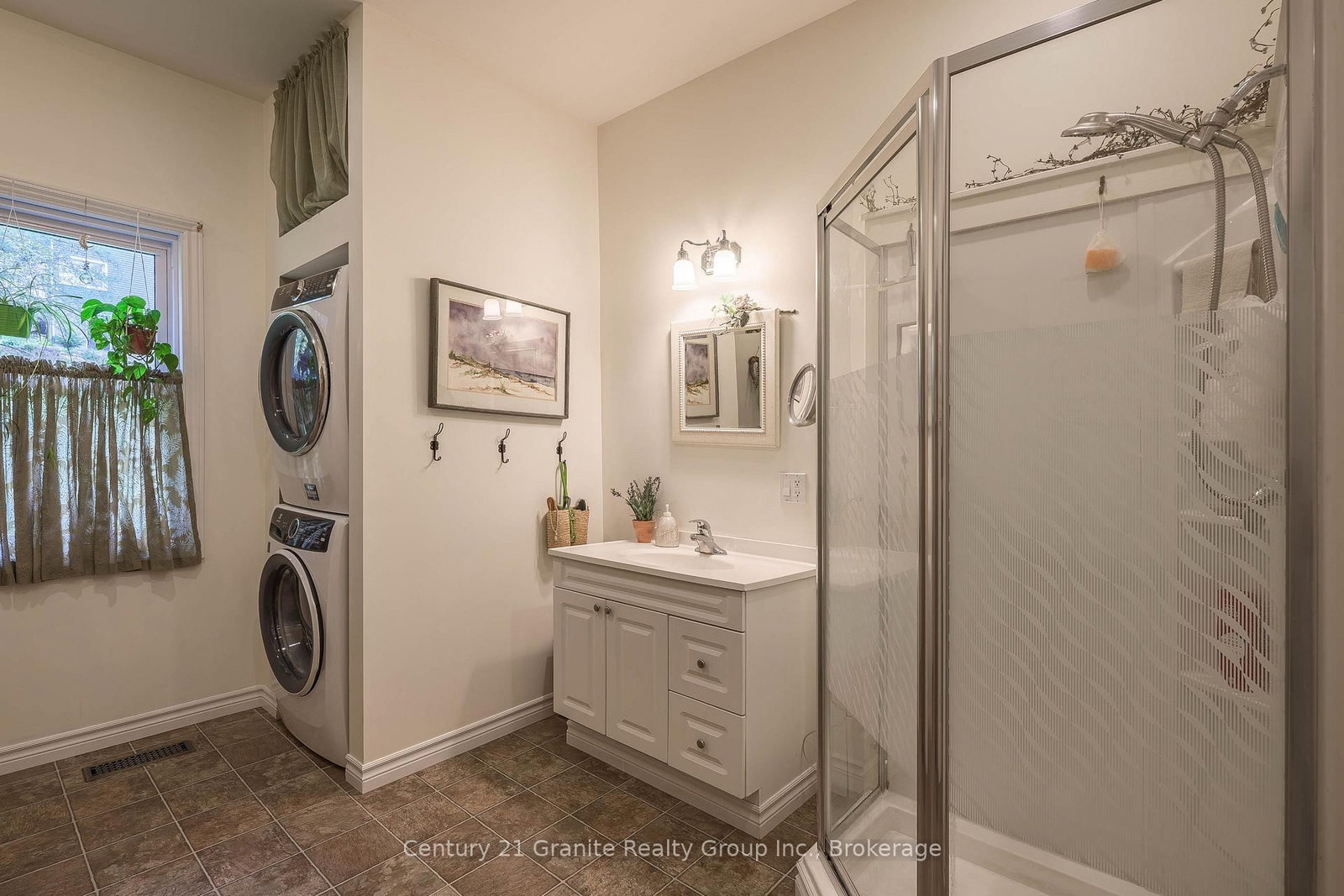 25 George Street • Dysart et al, ON photo 17