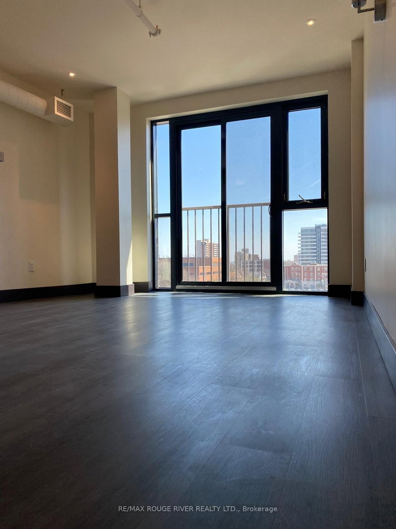 408 - 121 King Street E