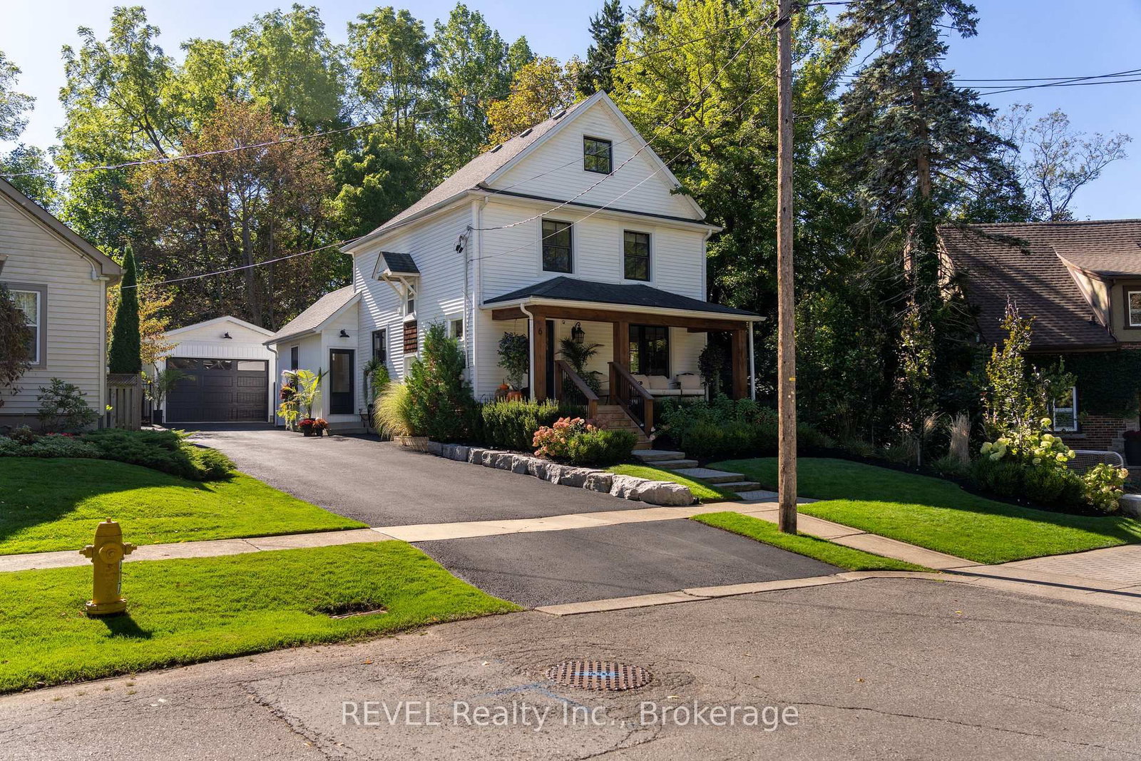 6 ELM Avenue • Pelham, ON photo 2