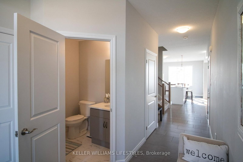 1866 Finley Cres photo 4