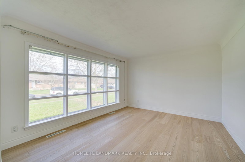 95 Jacobson Ave photo 5
