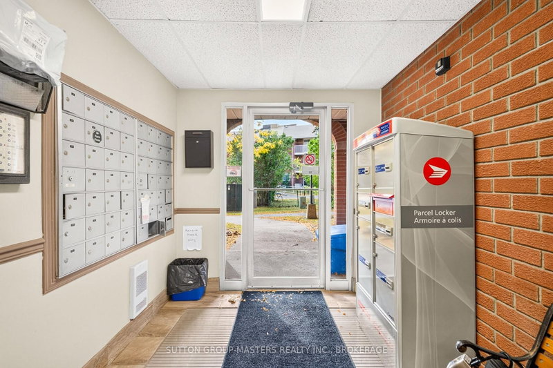 573 Armstrong Rd photo 4