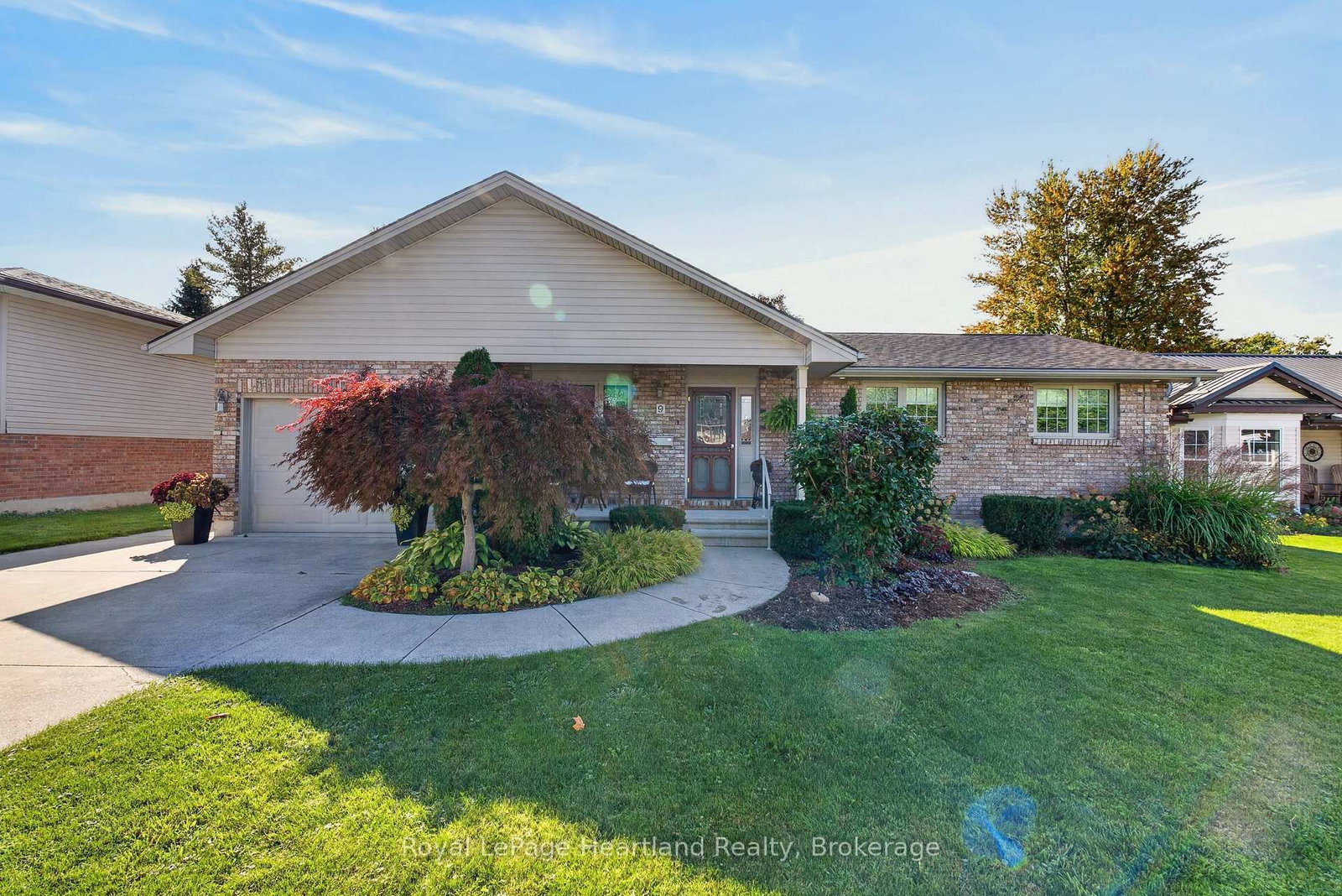 Detached House for sale at 9 Sherwood Crescent, South Huron, Ontario, N0M 1S1 - Exeter - MLS: X13876240
