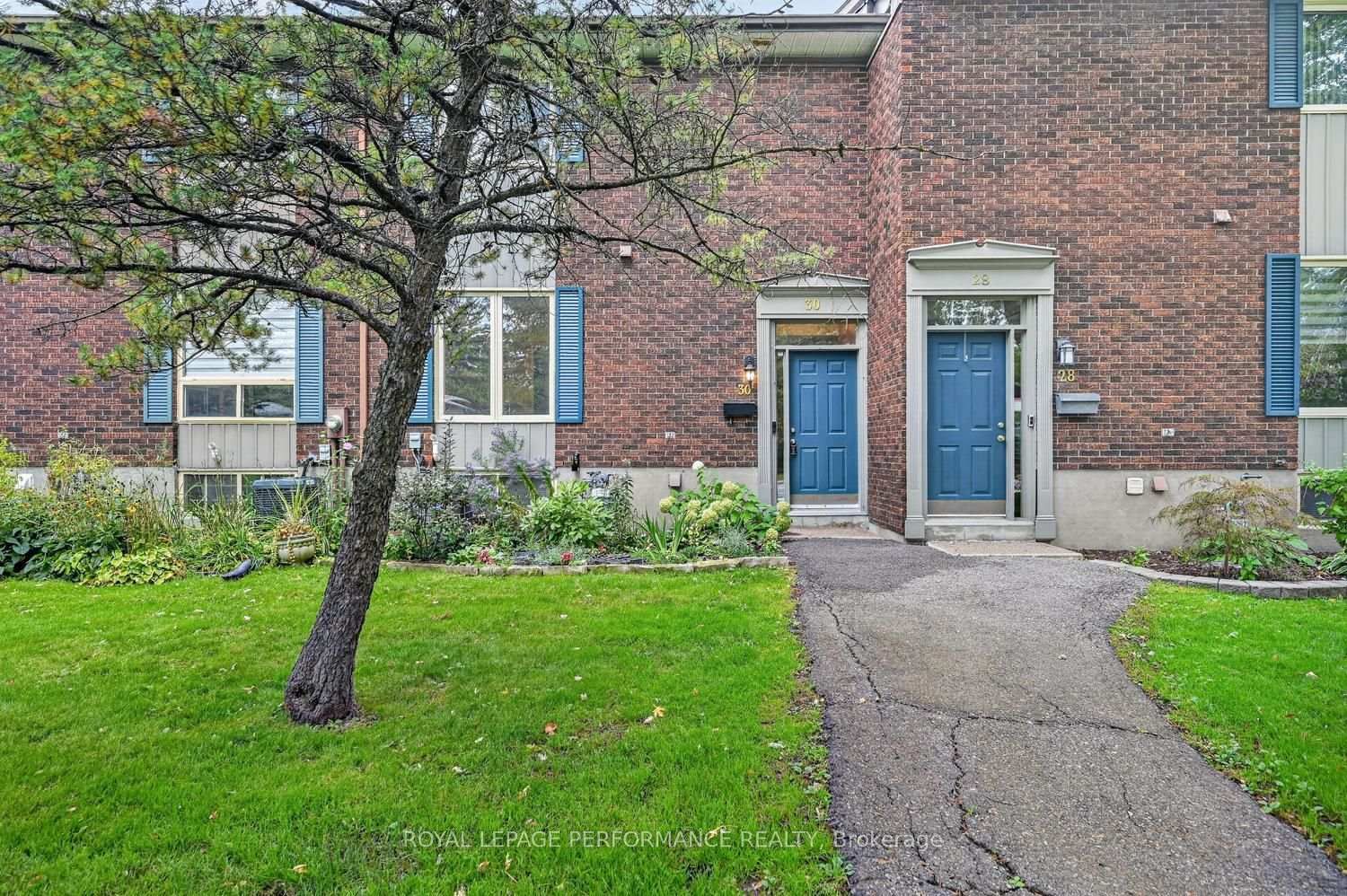 30 Viewpointe Private • Ottawa, ON photo 36