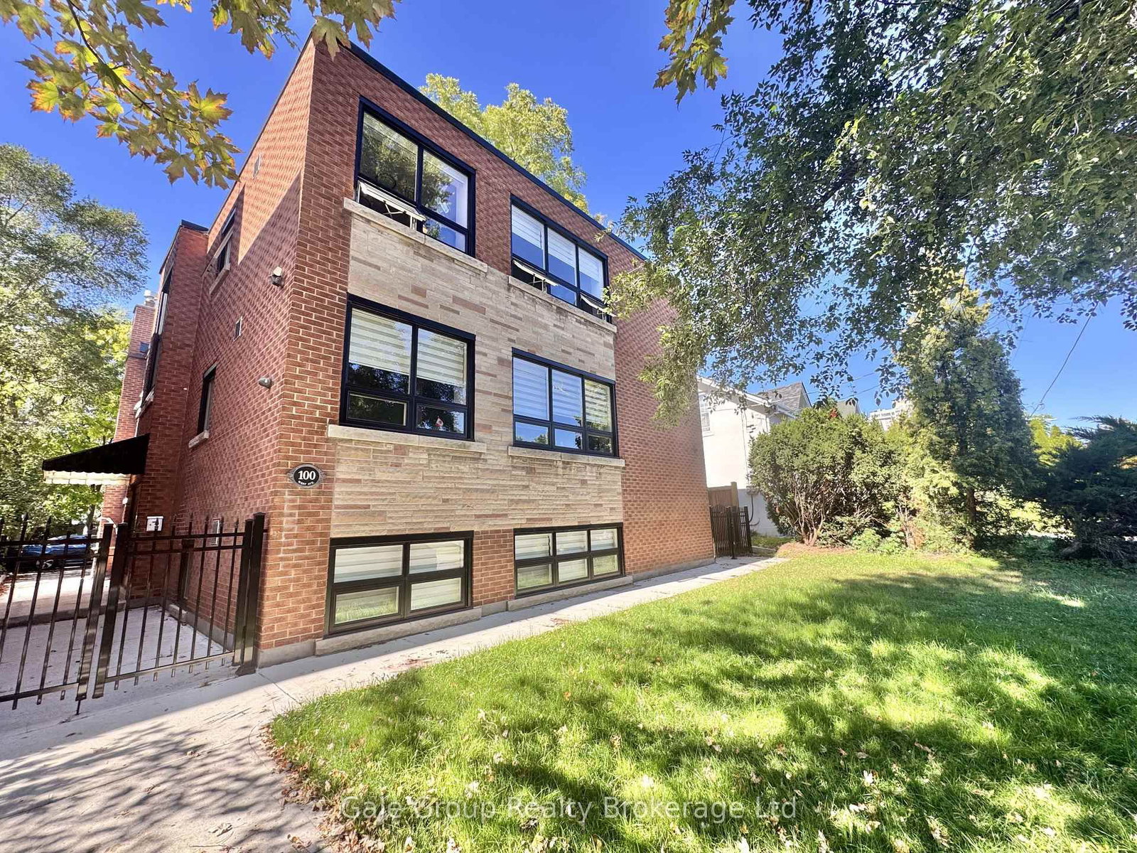 100 West, Hamilton, Ontario L8N 2S3
