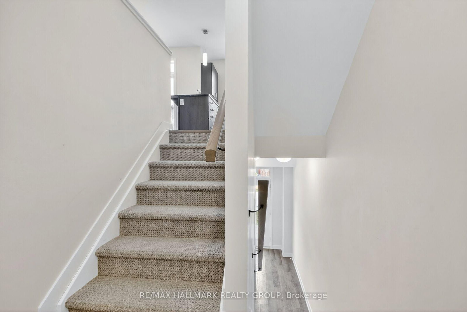 402 JEWELWING Private, Ottawa, view 4