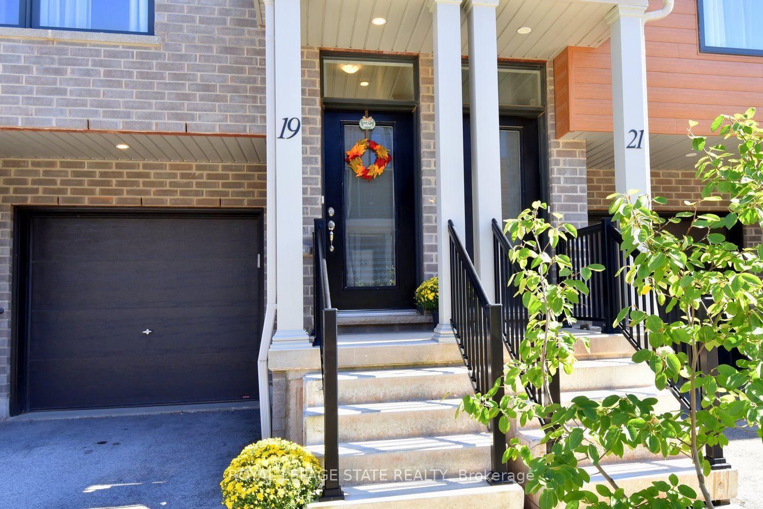 19 Radison Lane • Hamilton, ON photo 4