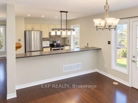 2439 Nutgrove Ave photo 5