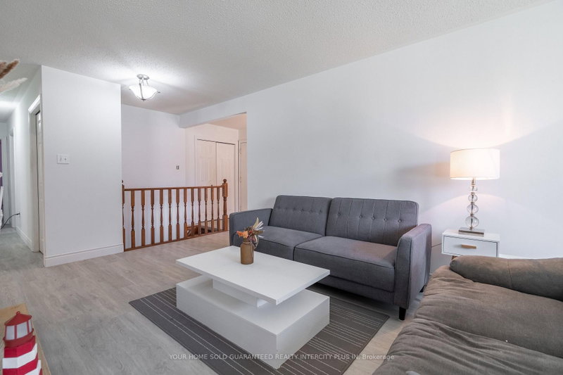 19 Windsor Dr photo 4