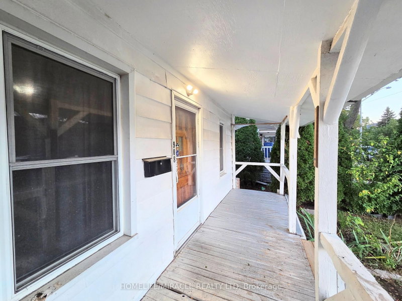 908 Windsor Ave photo 3