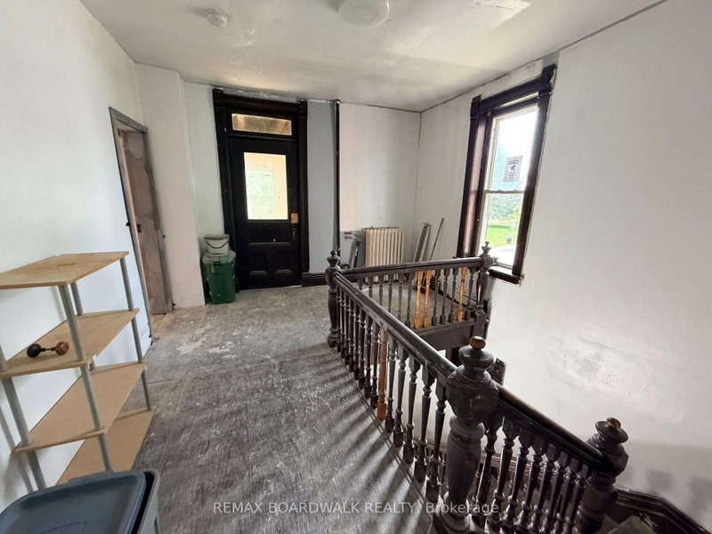 205 FIRST St E photo 3