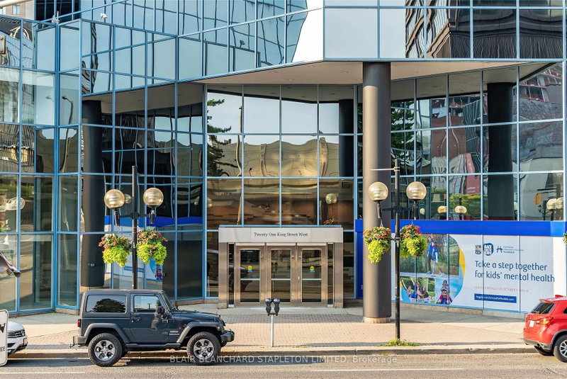 21 King St W photo 2