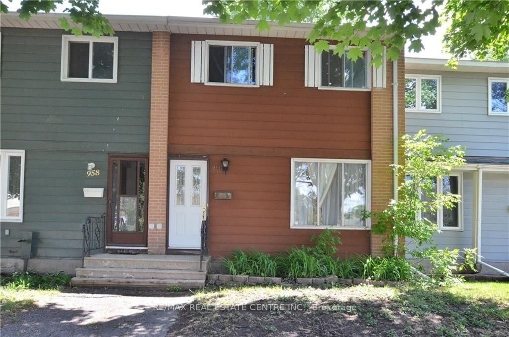 960 Meadowlands, Ottawa, Ontario K2C 0K3