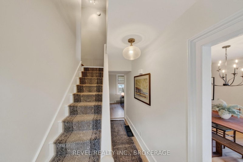 637 Collins Bay Rd photo 3