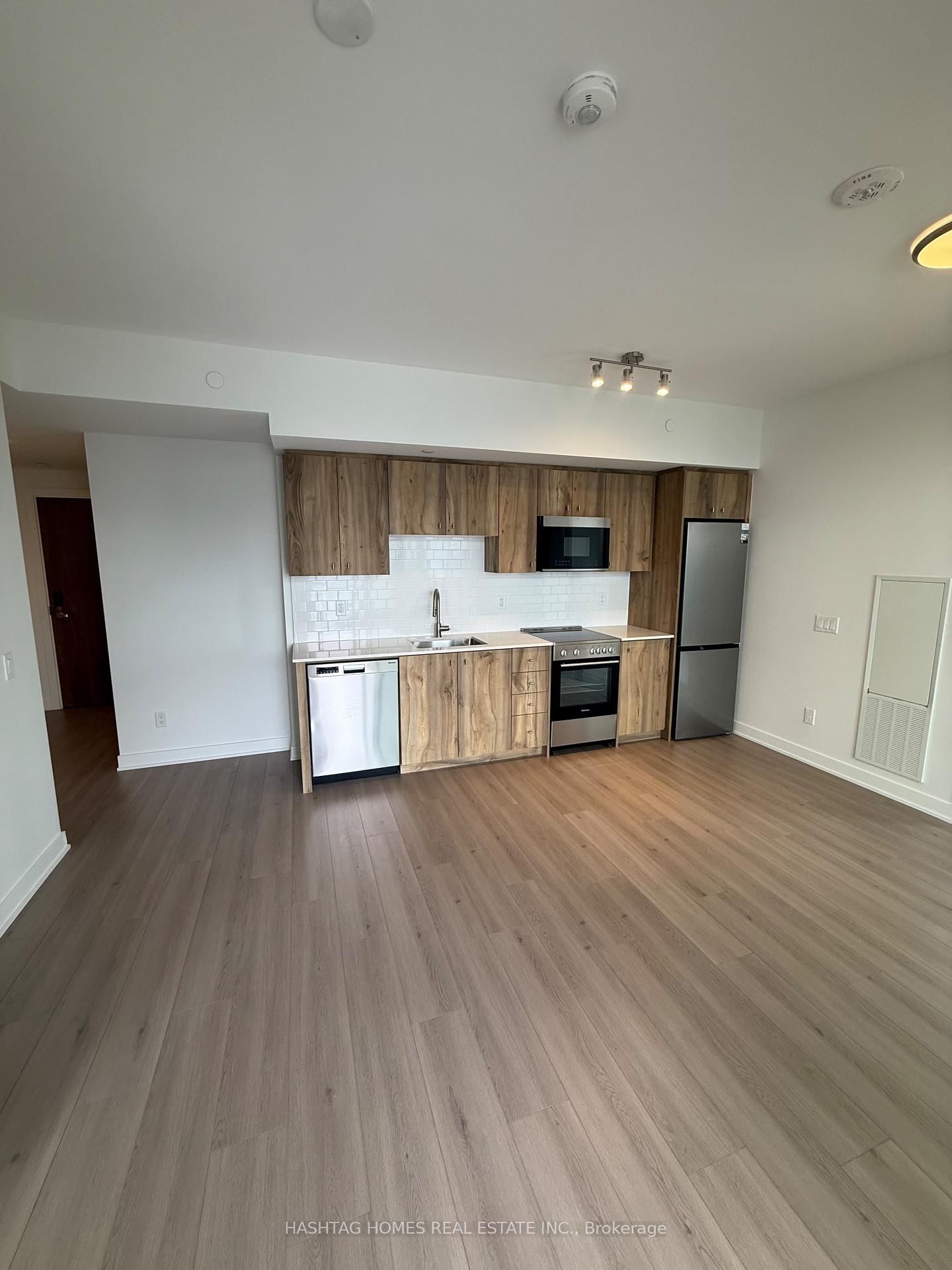 810-25 Wellington St, Kitchener, view 7