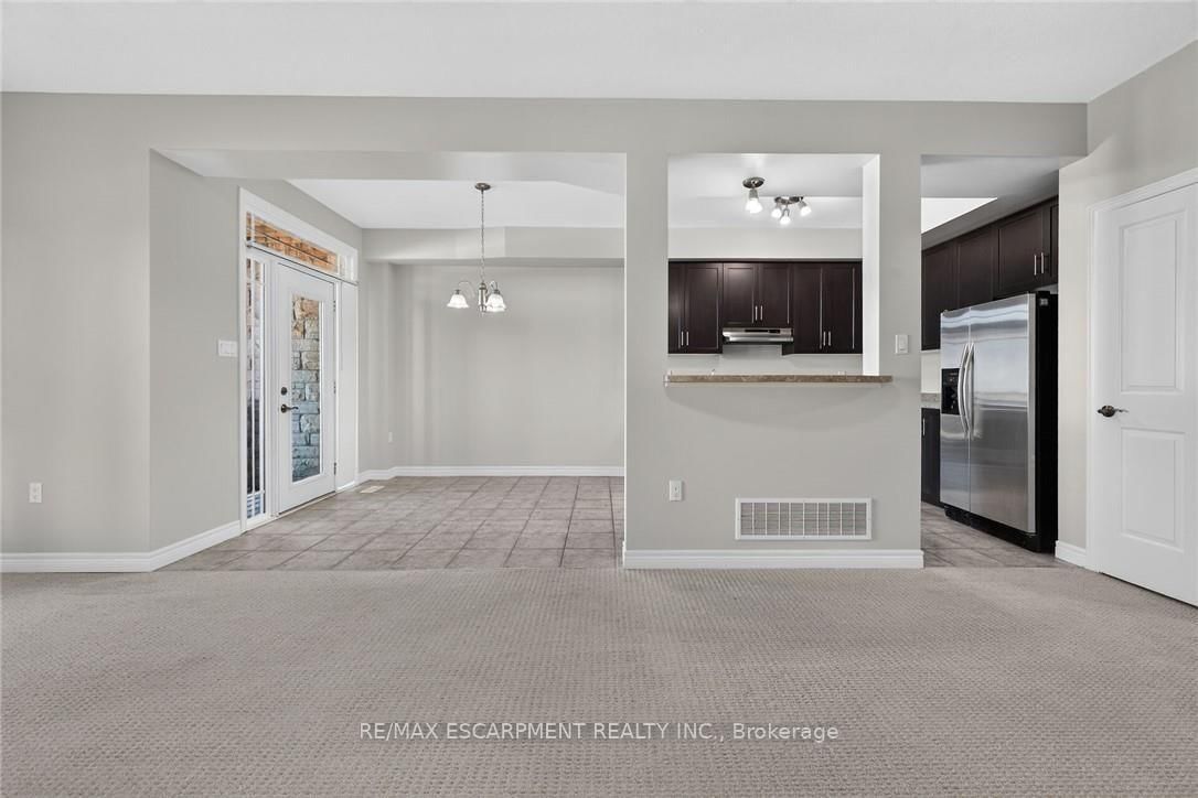8 Lakelawn Road • #22 • Grimsby, ON photo 12