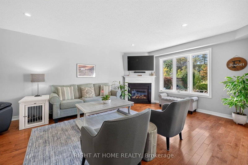 54 Vinifera Dr photo 4