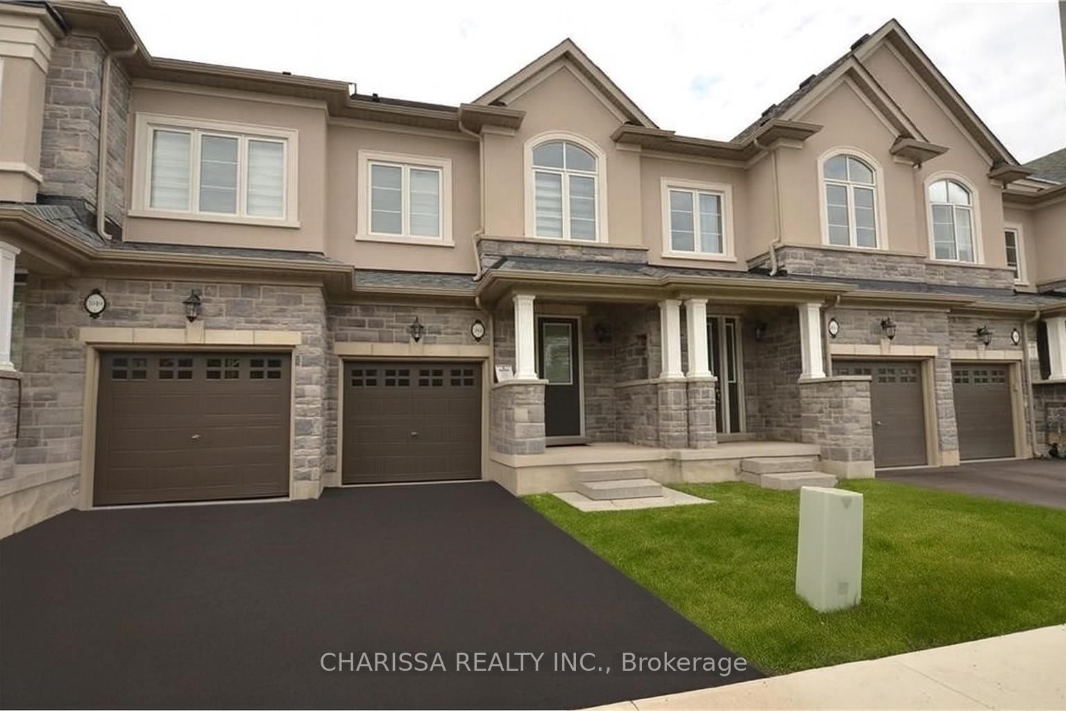 1051 Garner, Hamilton, Ontario L9G 0G9