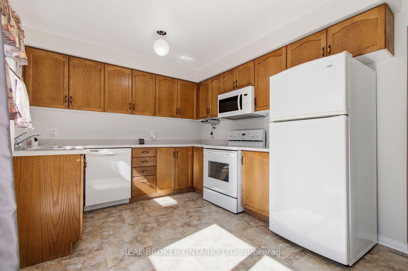 23 MADISON Court W • Welland, ON photo 5