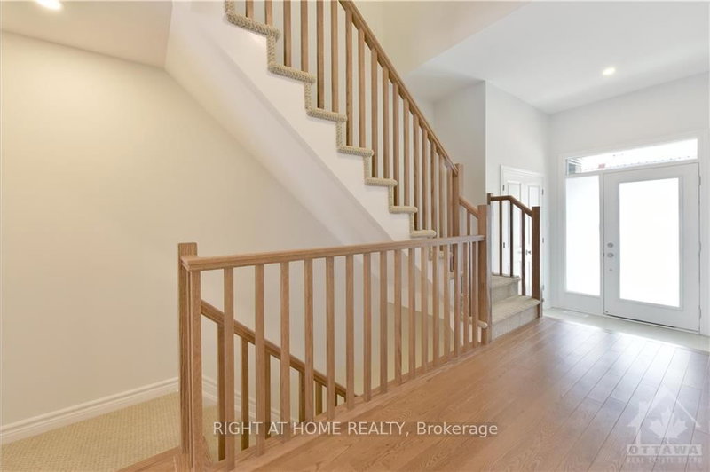 1007 EIDER St photo 3