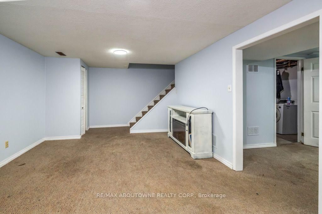 4 Glamis Court • Hamilton, ON photo 28