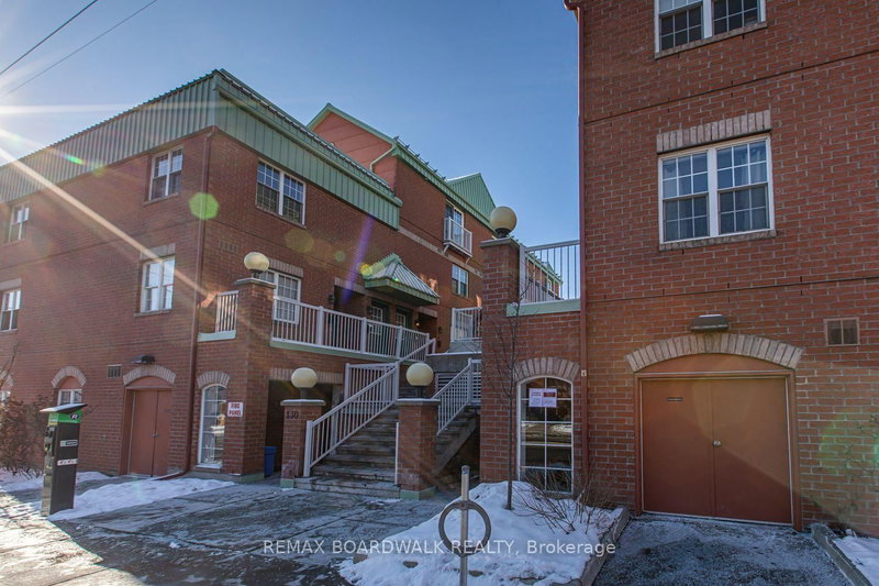 130 Rochester St photo 2