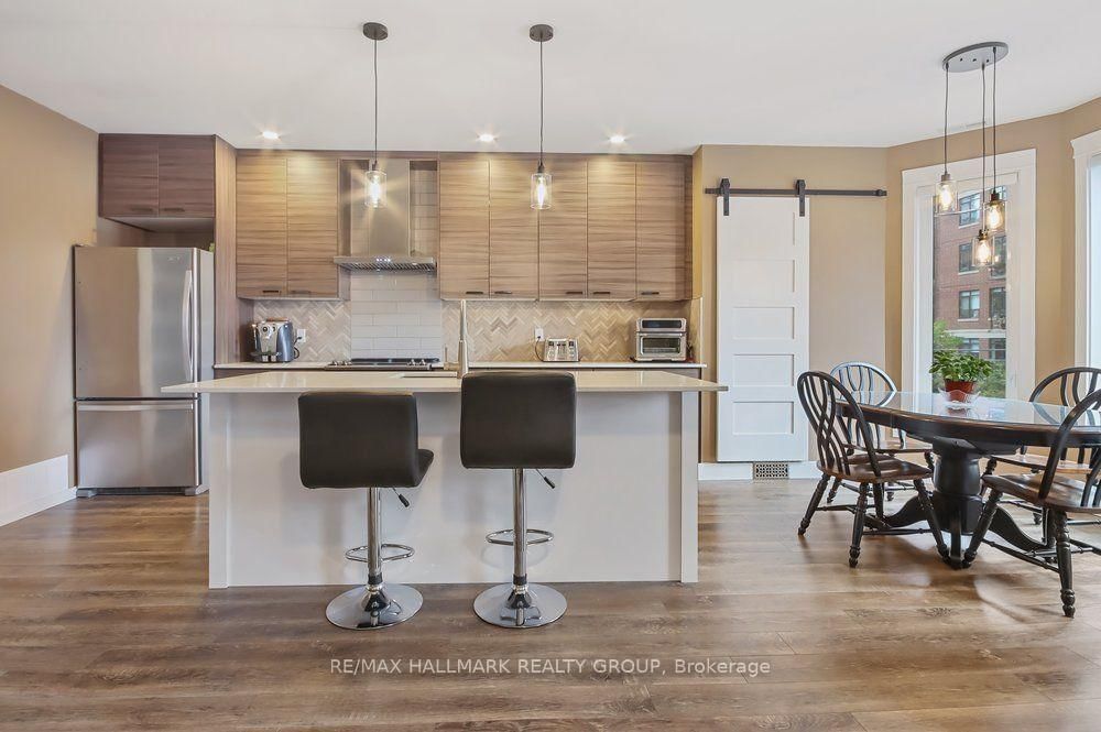 381 Cooper St, Ottawa, view 8
